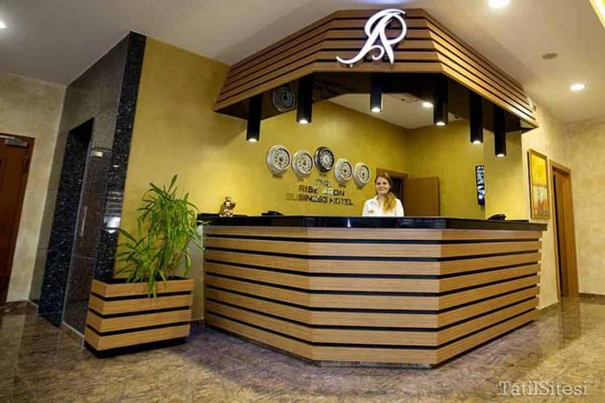 The Rise Aron Business Hotel